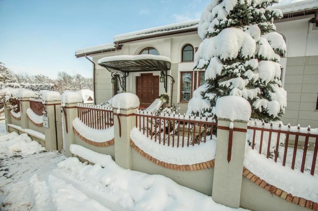 Rapsodia Pension Suczawa Zewnętrze zdjęcie